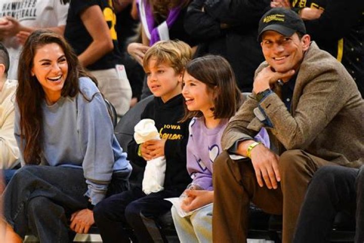 Does Ashton Kutcher Know Sign Language?