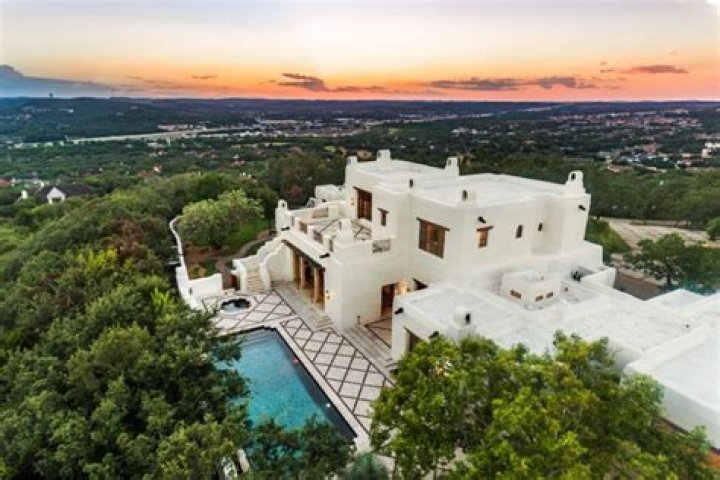 Where Does George Strait Live?